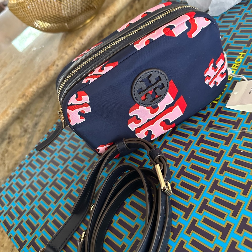 New Tory Burch small nylon camera bag 💗 - Picture 7 of 7
